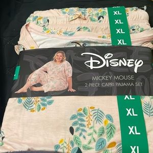NWT Mickey Mouse 2 piece capri pajama set. Size xl.